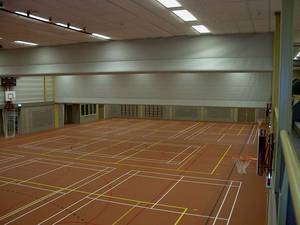 Dreifeldsporthalle mit Trennvorhängen